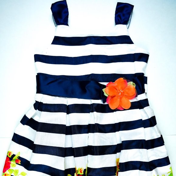 Girl's dress - Picture 1 of 12